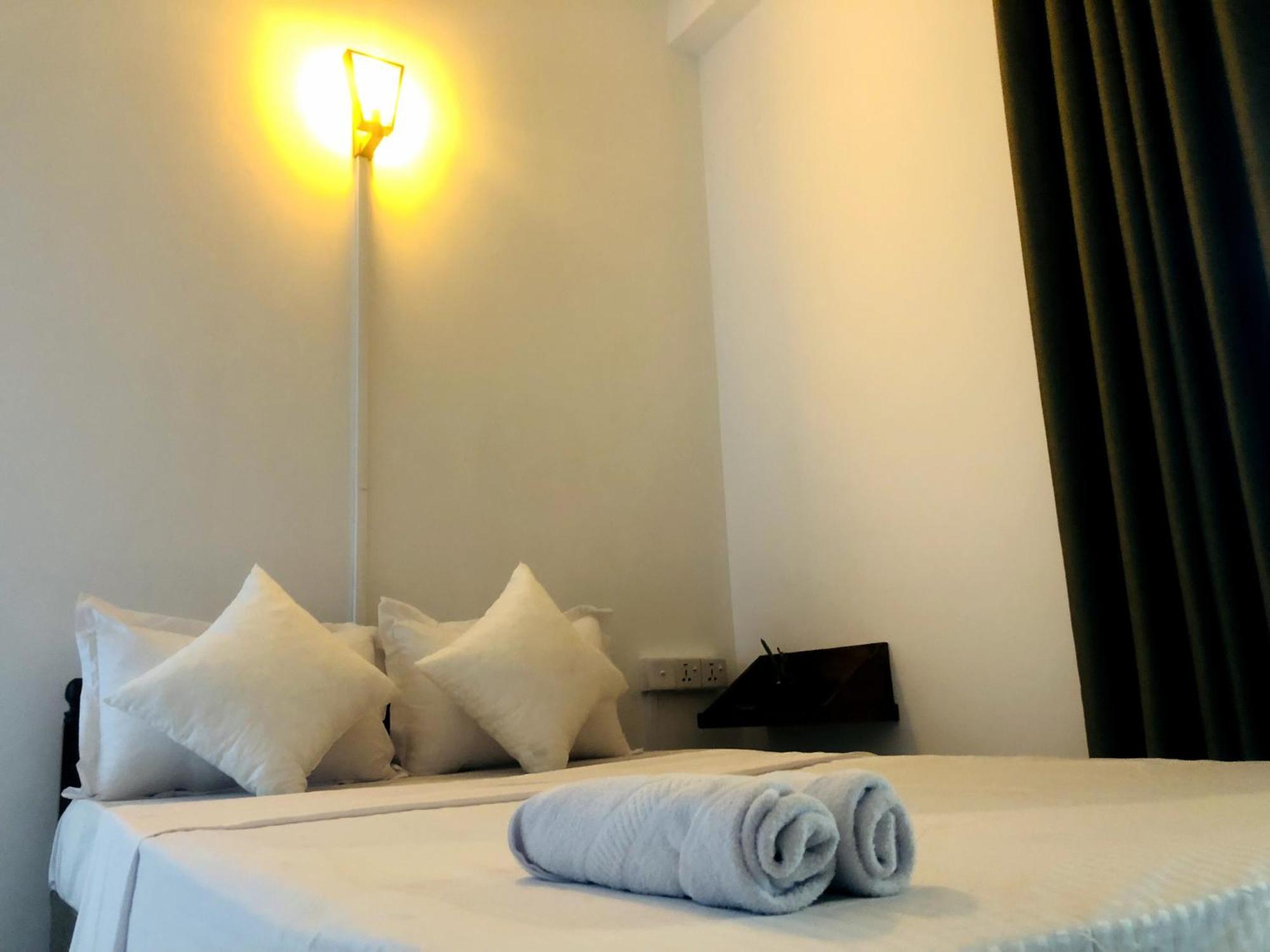 Jaya Villa - Near Airport Негомбо Экстерьер фото